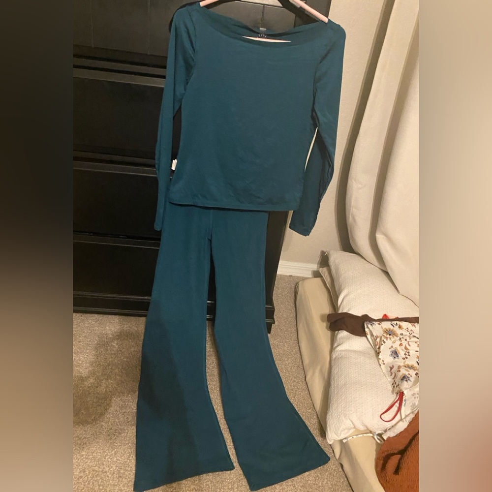 Beyond Yoga Teal Track Pants & Top Set